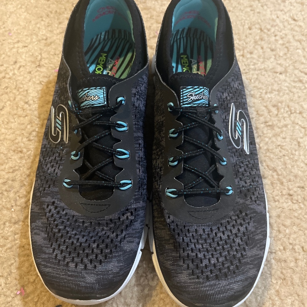 Skechers womens size 9 tennis shoe